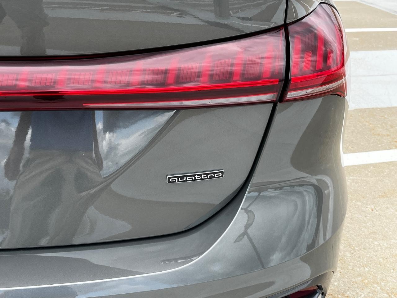 Audi A5 Vehicle Full-screen Gallery Image 6