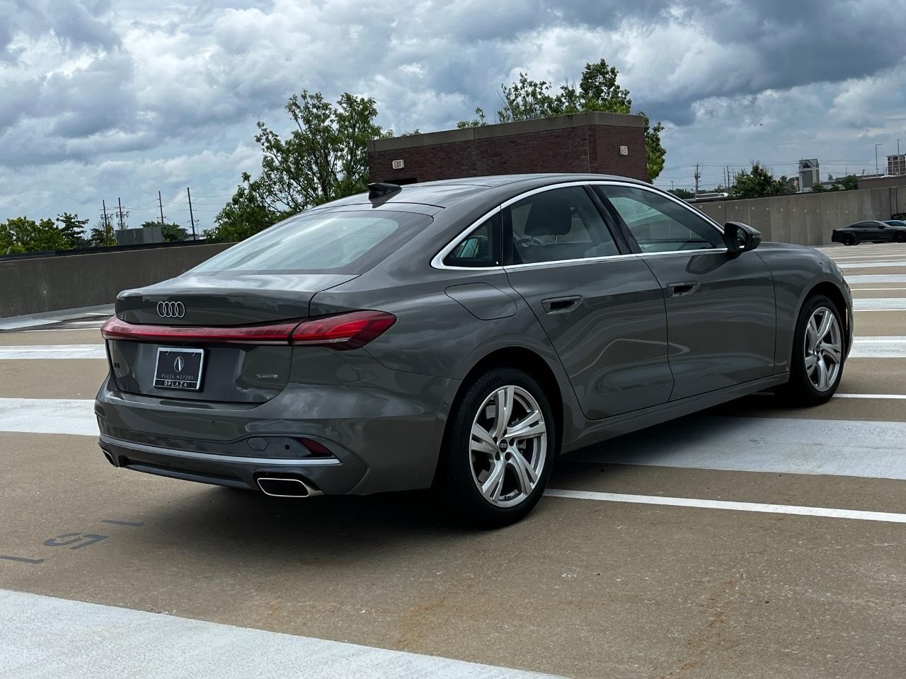 Audi A5 Vehicle Full-screen Gallery Image 7