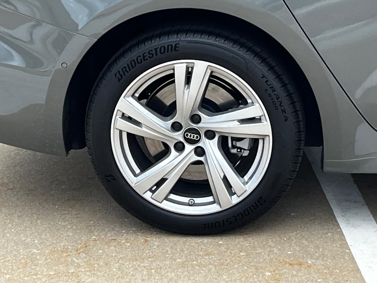 Audi A5 Vehicle Full-screen Gallery Image 8