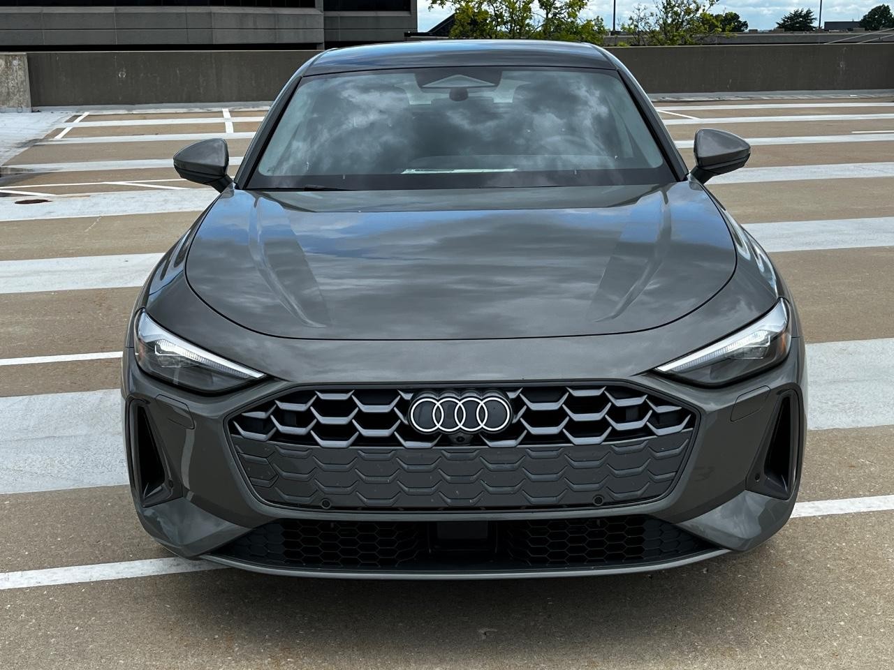 Audi A5 Vehicle Full-screen Gallery Image 11