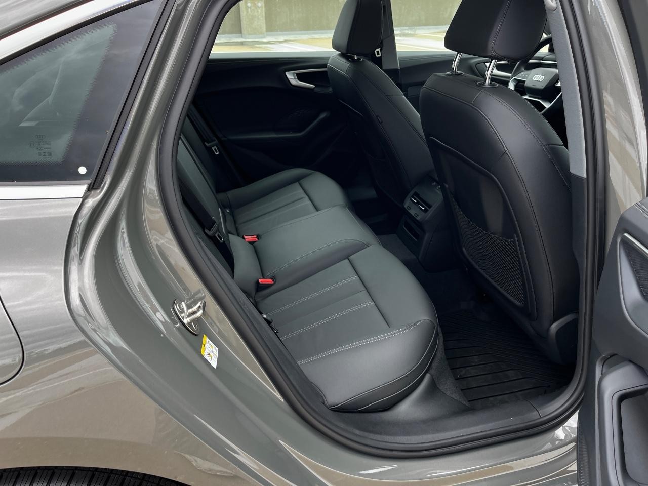 Audi A5 Vehicle Full-screen Gallery Image 14