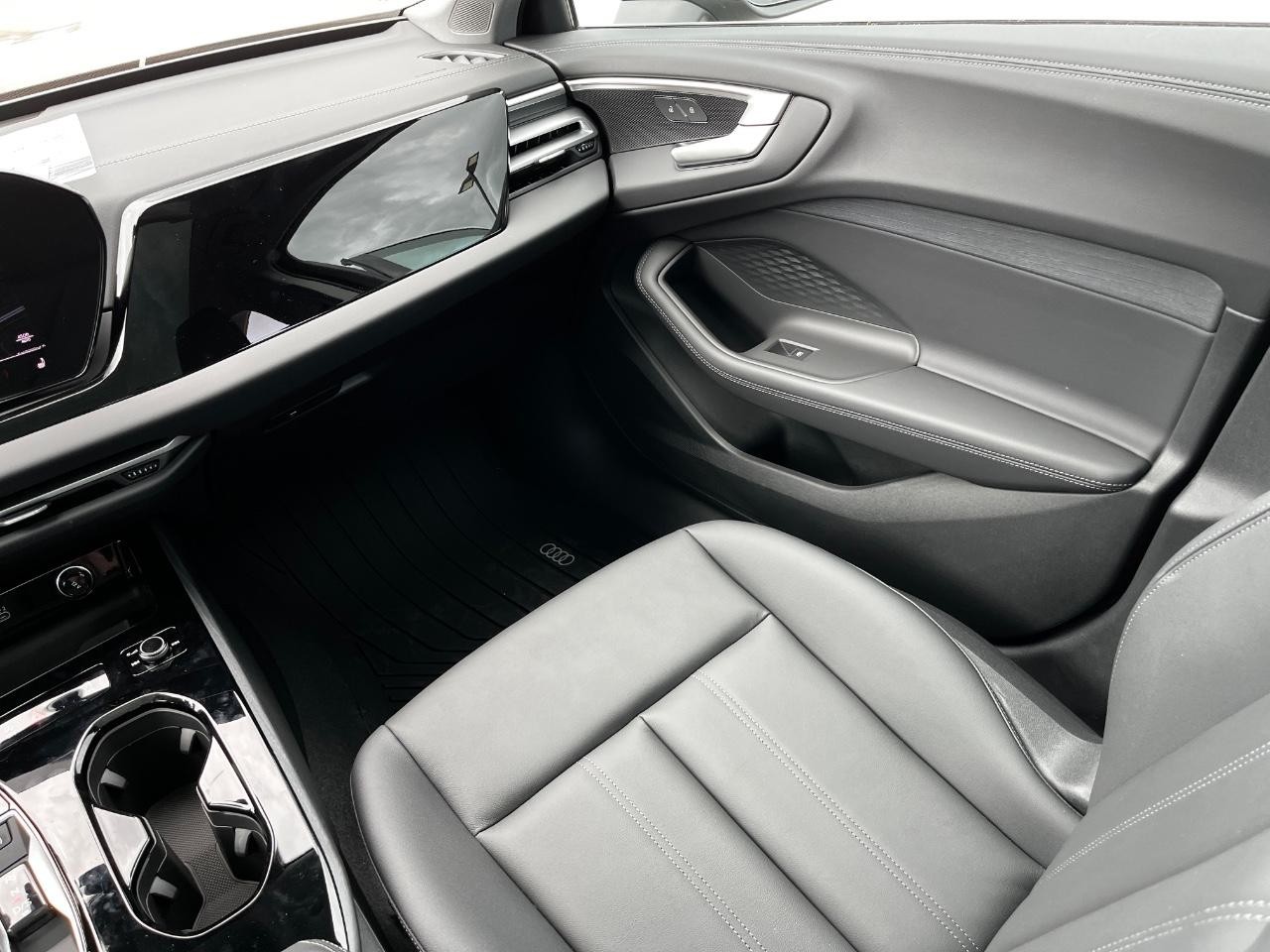 Audi A5 Vehicle Full-screen Gallery Image 19