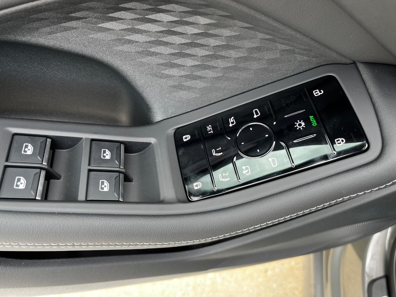 Audi A5 Vehicle Full-screen Gallery Image 20