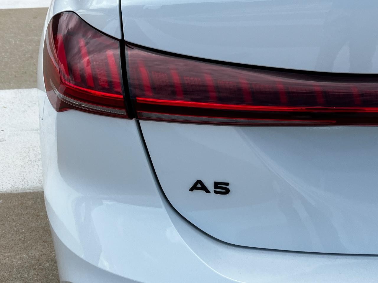 Audi A5 Vehicle Full-screen Gallery Image 5