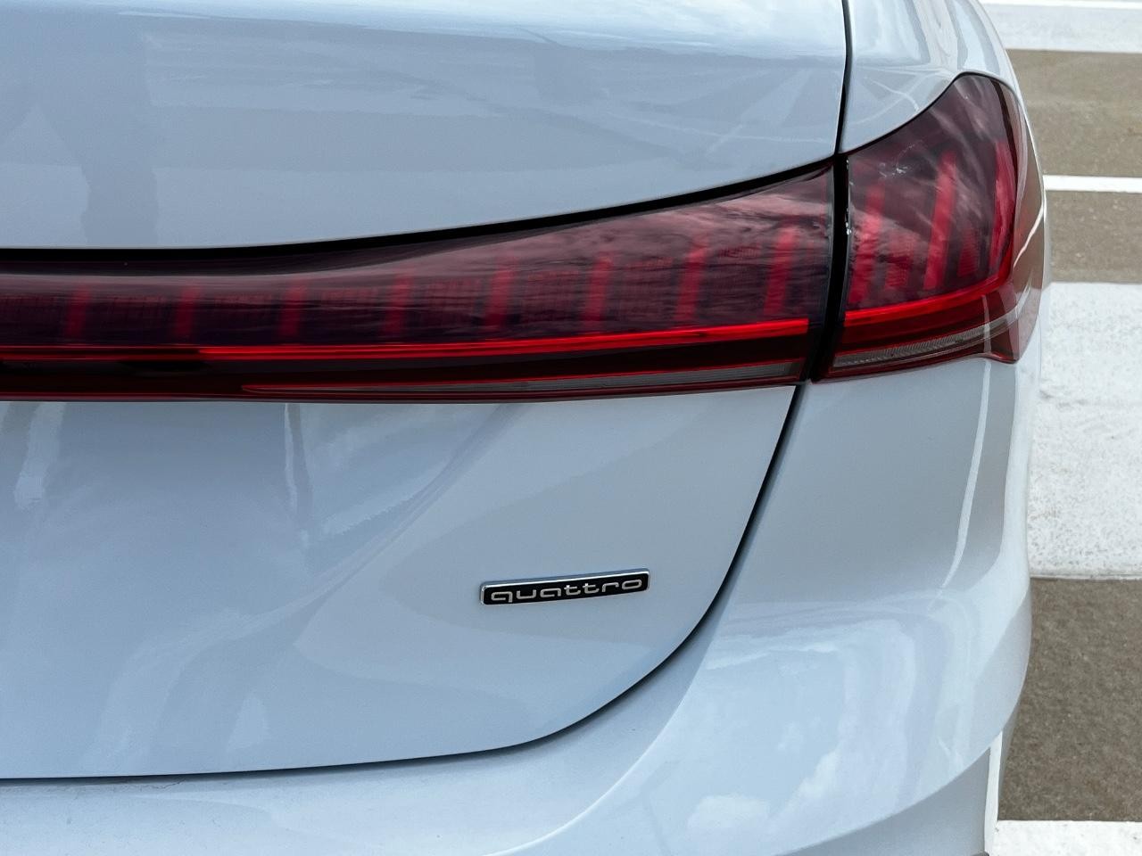 Audi A5 Vehicle Full-screen Gallery Image 6