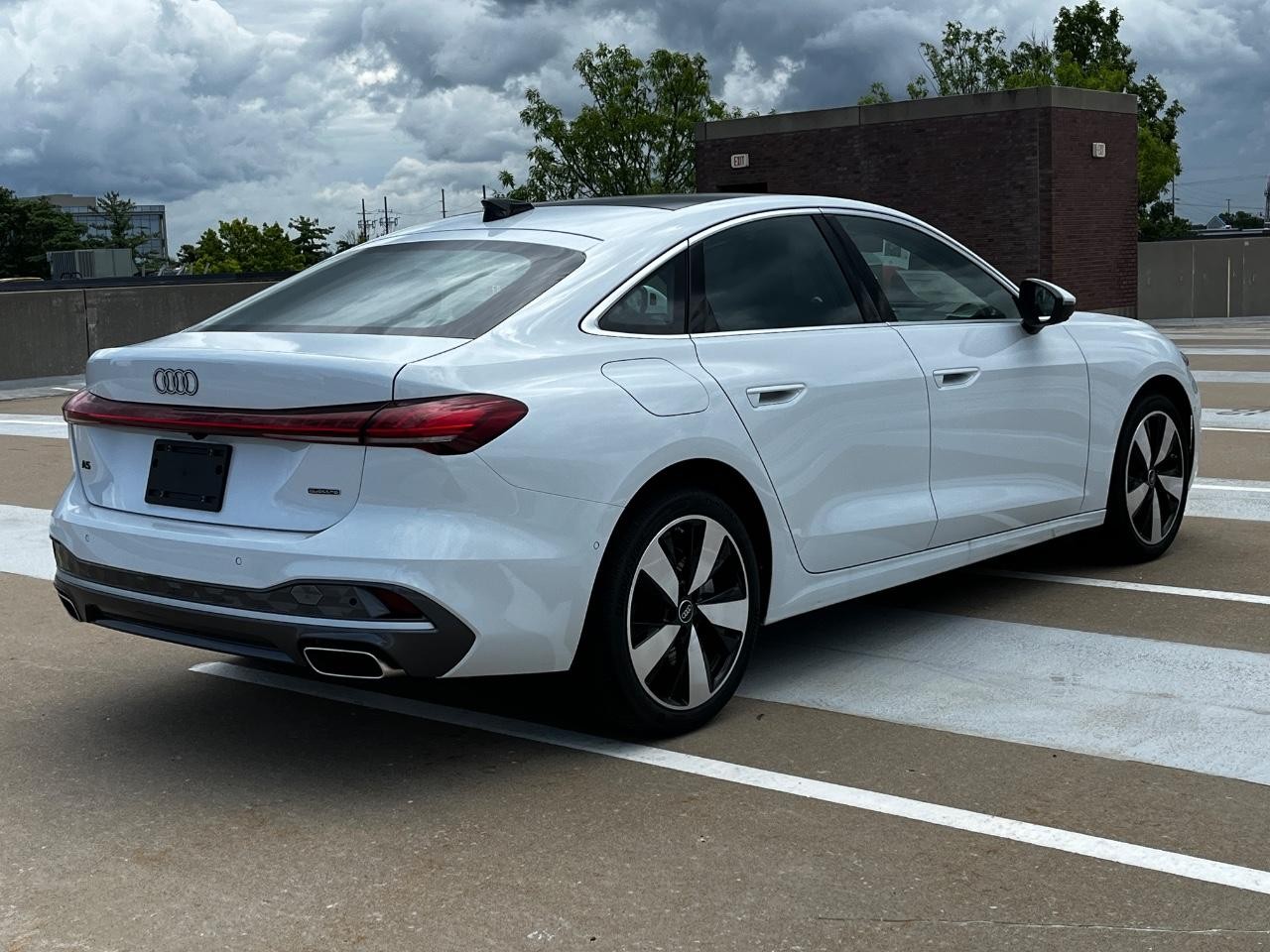 Audi A5 Vehicle Full-screen Gallery Image 7