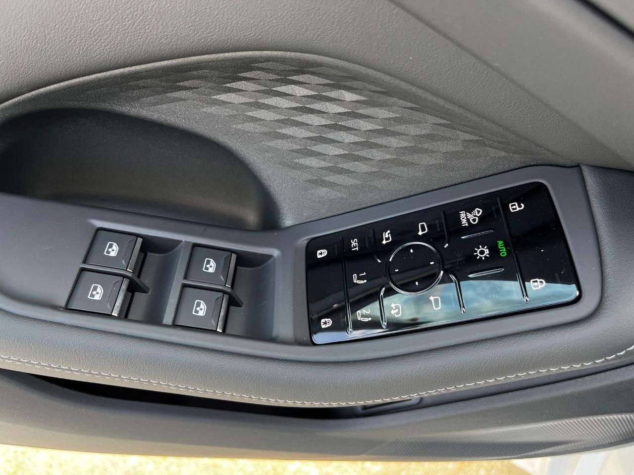 Audi A5 Vehicle Full-screen Gallery Image 19