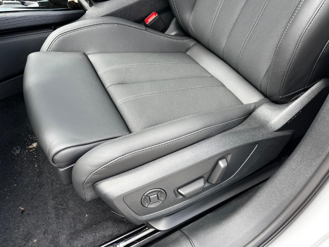 Audi A5 Vehicle Full-screen Gallery Image 21