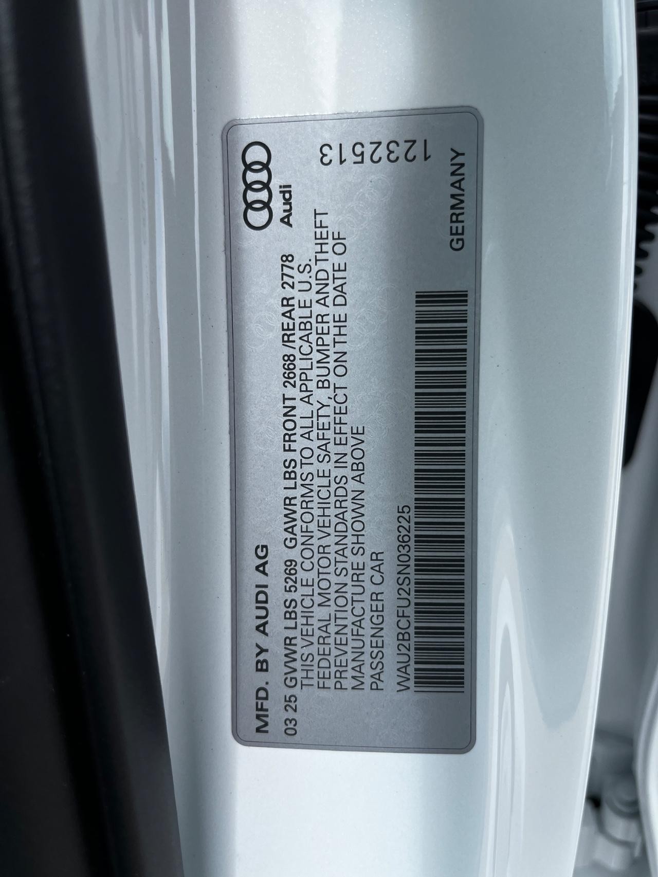 Audi A5 Vehicle Full-screen Gallery Image 31