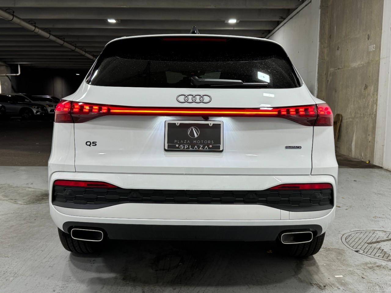 Audi Q5 Vehicle Full-screen Gallery Image 9