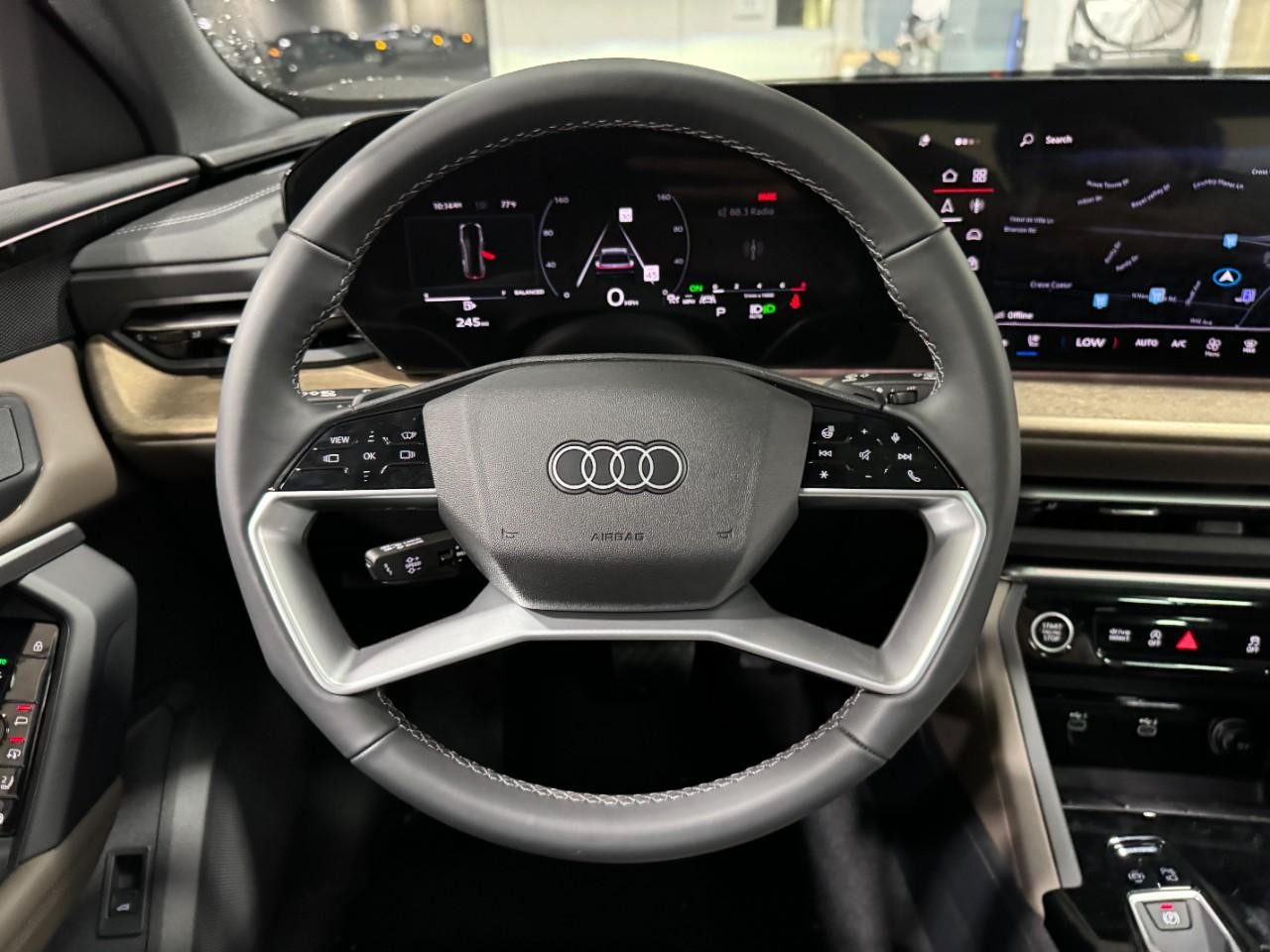 Audi Q5 Vehicle Full-screen Gallery Image 14