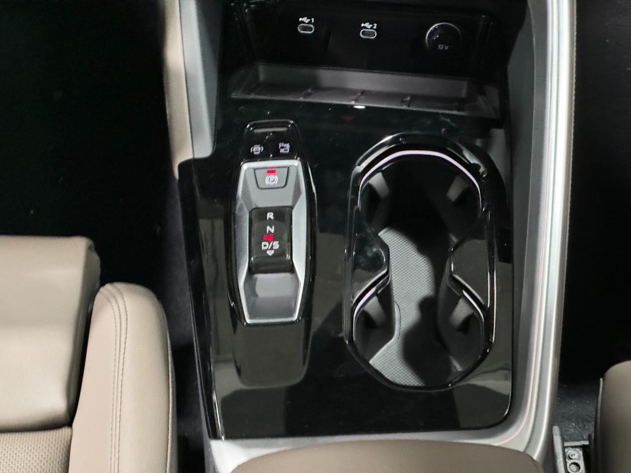 Audi Q5 Vehicle Full-screen Gallery Image 17