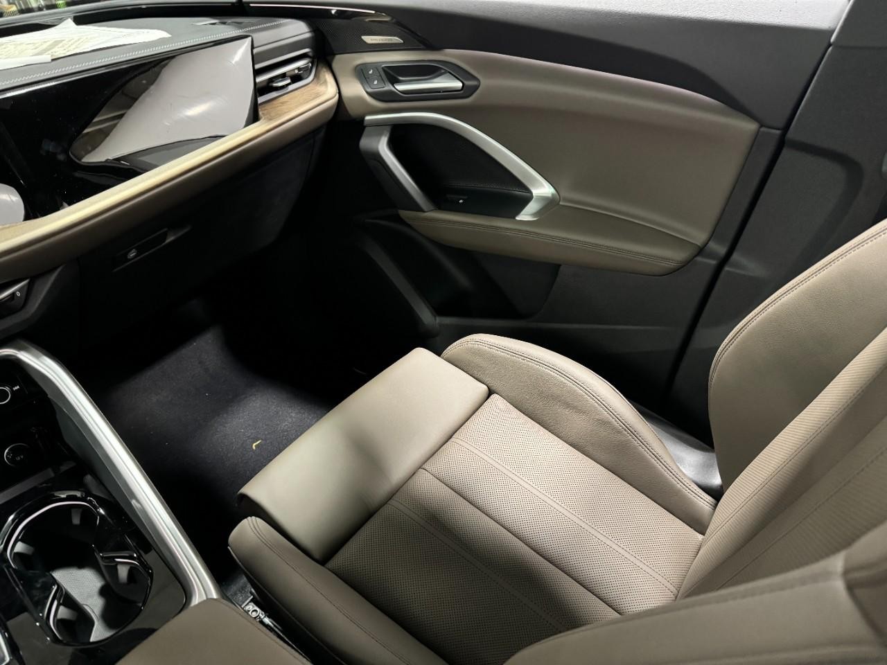 Audi Q5 Vehicle Full-screen Gallery Image 18