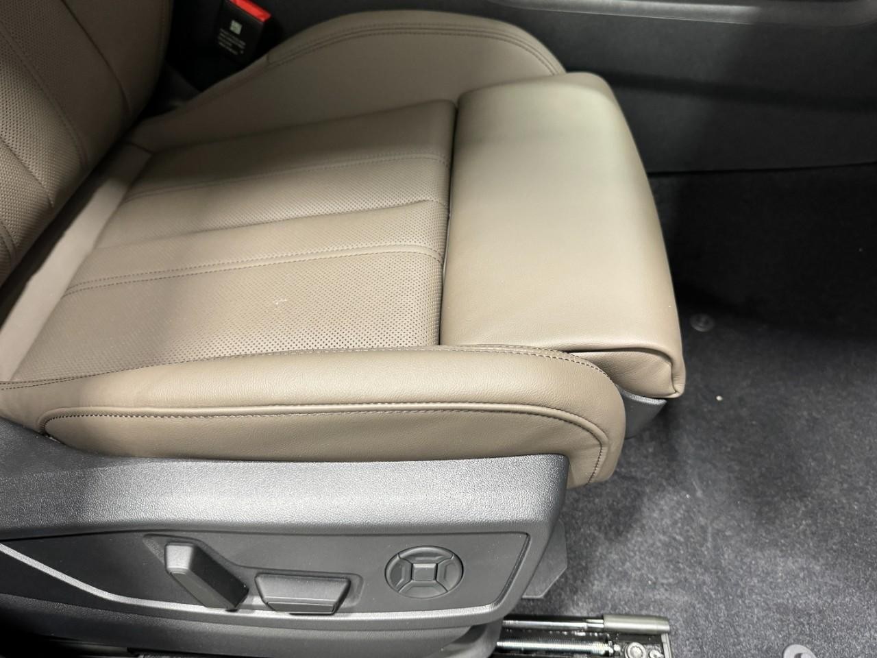 Audi Q5 Vehicle Full-screen Gallery Image 20