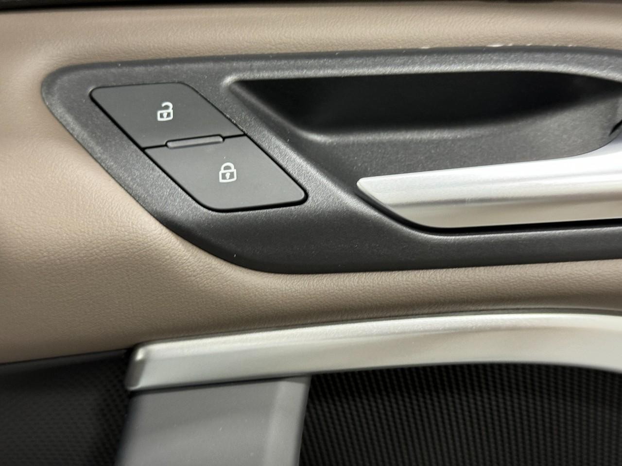 Audi Q5 Vehicle Full-screen Gallery Image 22