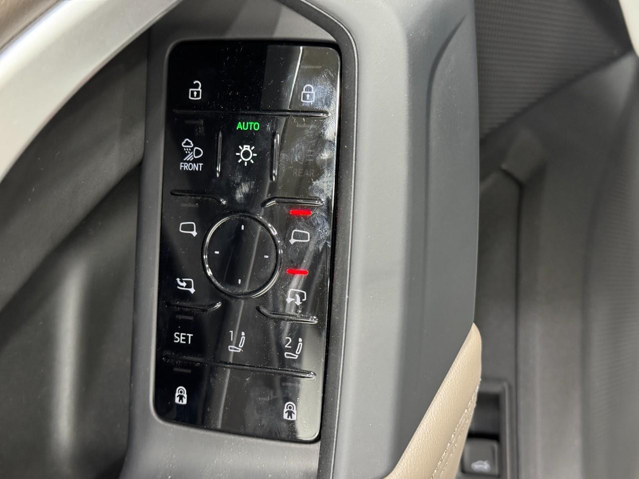 Audi Q5 Vehicle Full-screen Gallery Image 25