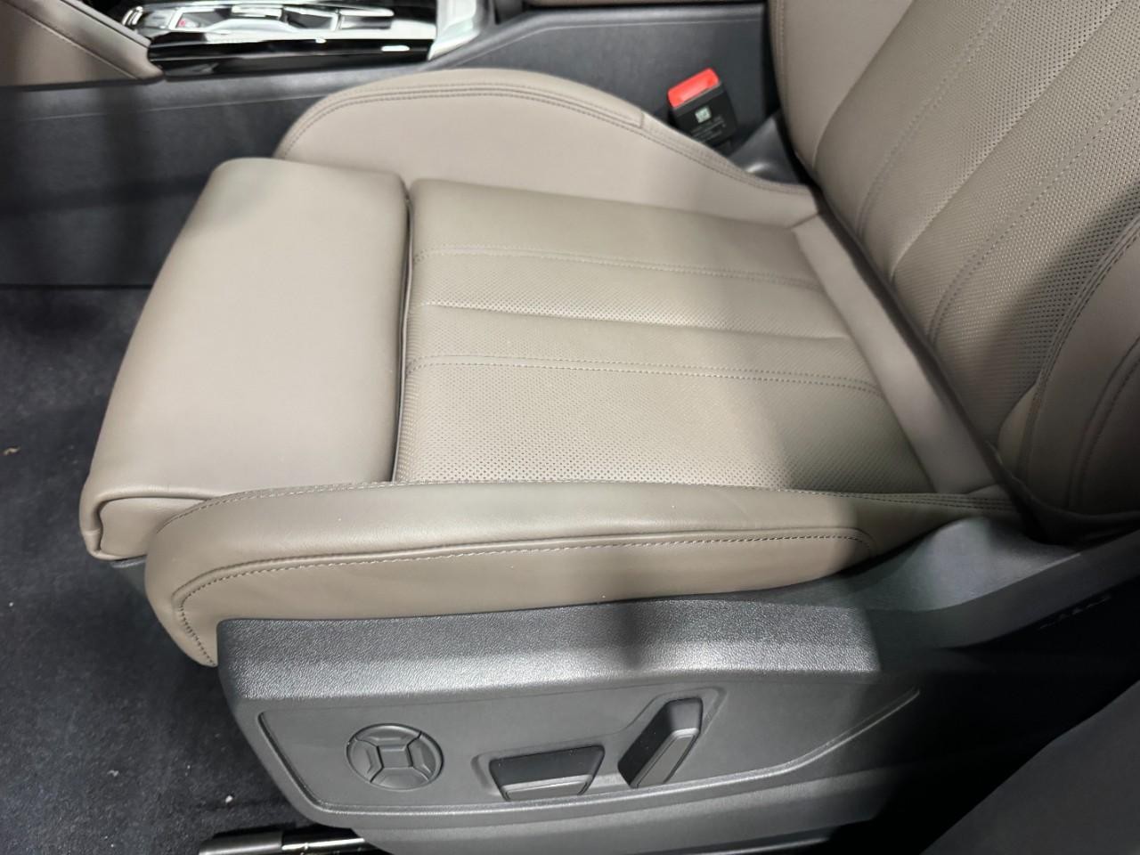 Audi Q5 Vehicle Full-screen Gallery Image 29