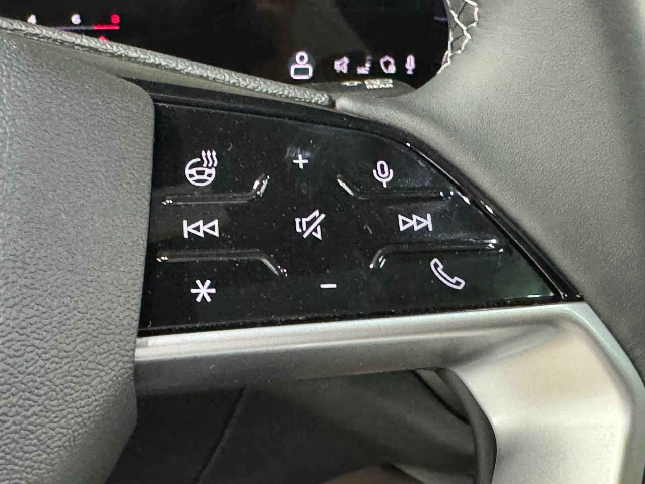 Audi Q5 Vehicle Full-screen Gallery Image 32