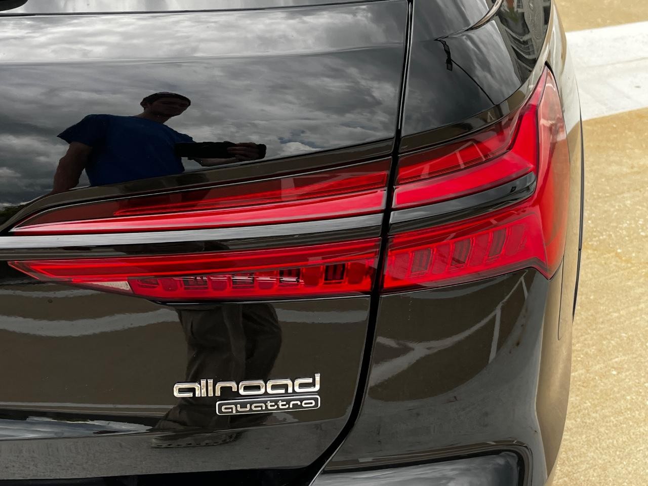 Audi A6 allroad Vehicle Full-screen Gallery Image 6