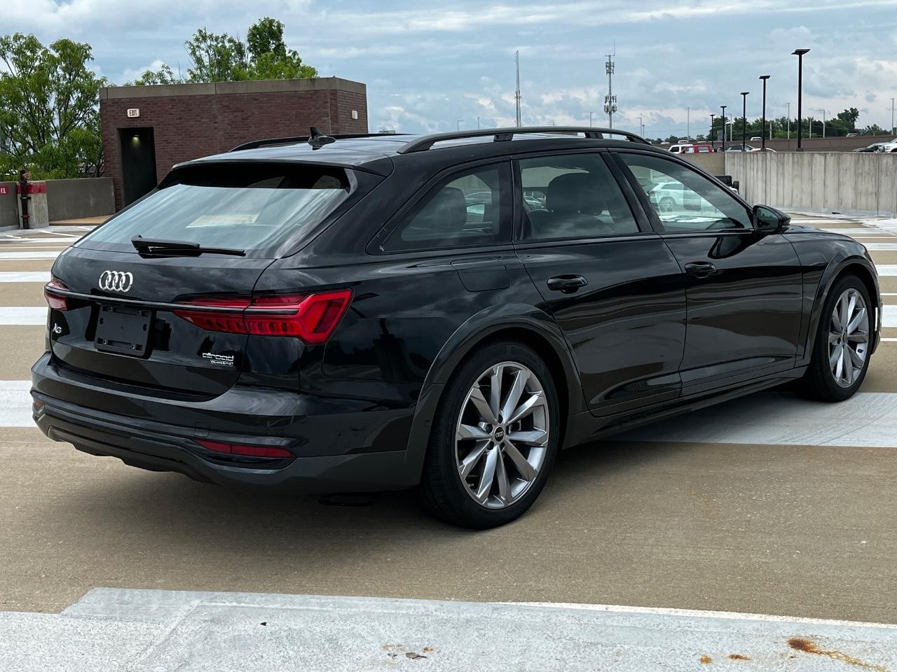 Audi A6 allroad Vehicle Full-screen Gallery Image 7