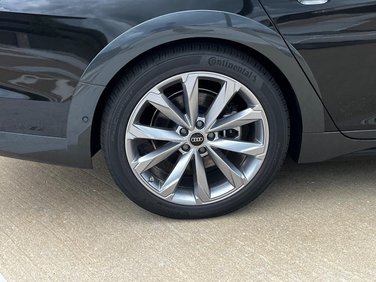 Audi A6 allroad Vehicle Full-screen Gallery Image 8