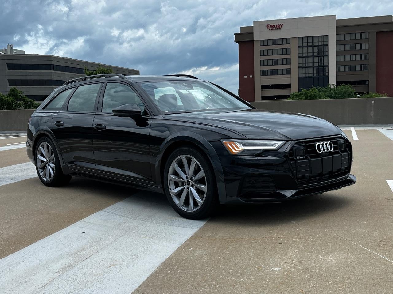 Audi A6 allroad Vehicle Full-screen Gallery Image 10