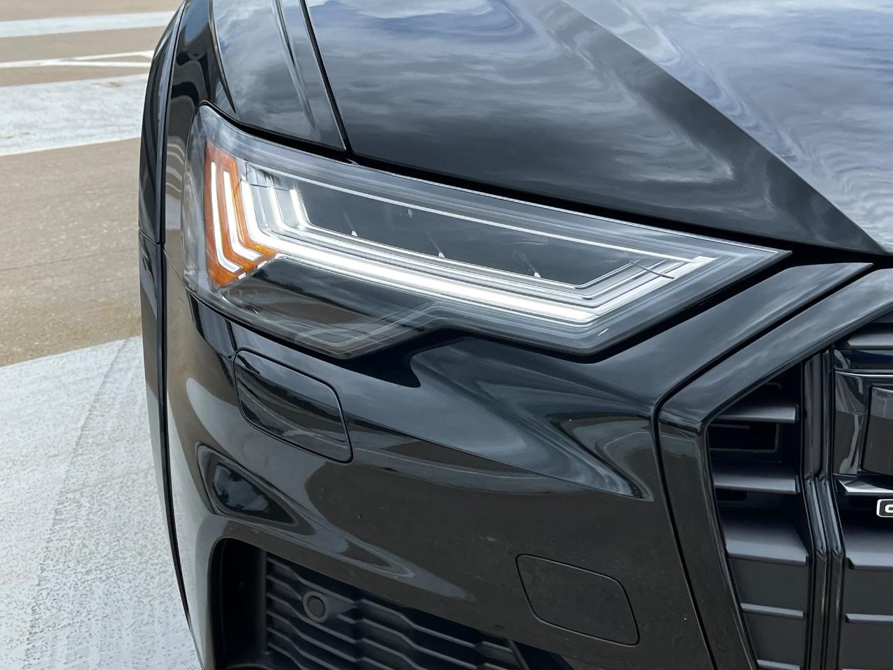 Audi A6 allroad Vehicle Full-screen Gallery Image 12