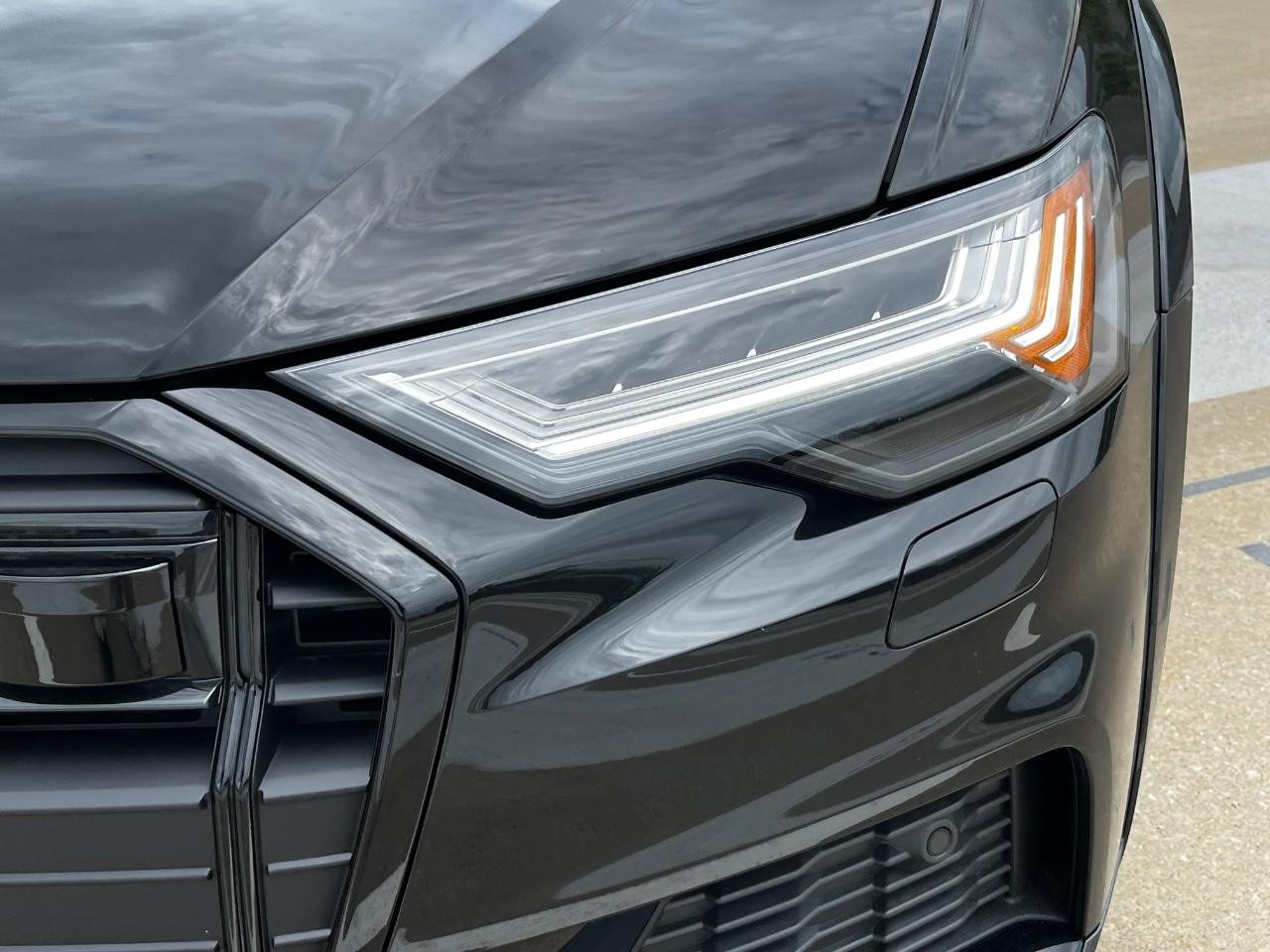 Audi A6 allroad Vehicle Full-screen Gallery Image 13