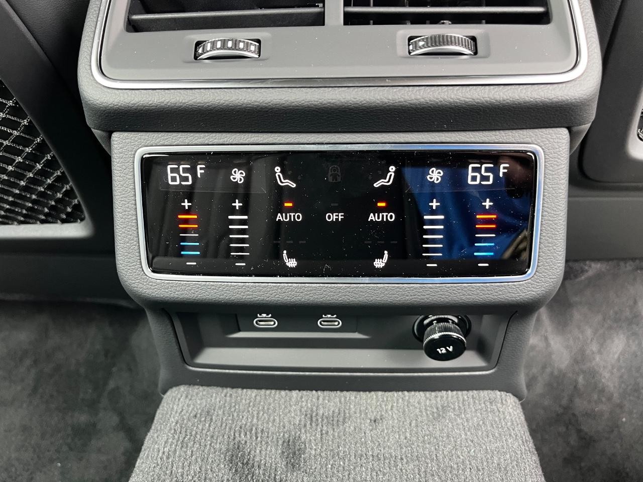 Audi A6 allroad Vehicle Full-screen Gallery Image 15