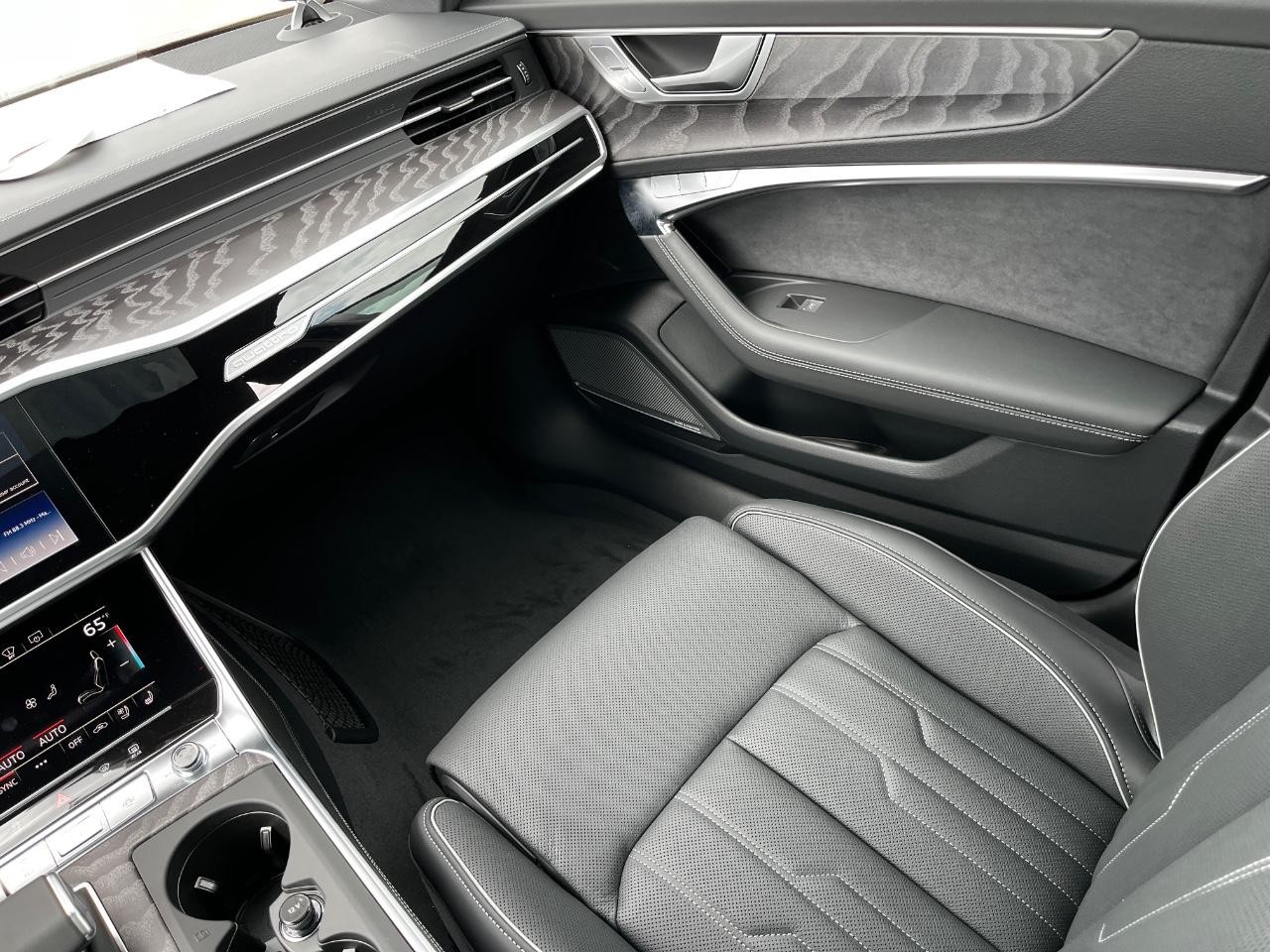 Audi A6 allroad Vehicle Full-screen Gallery Image 20