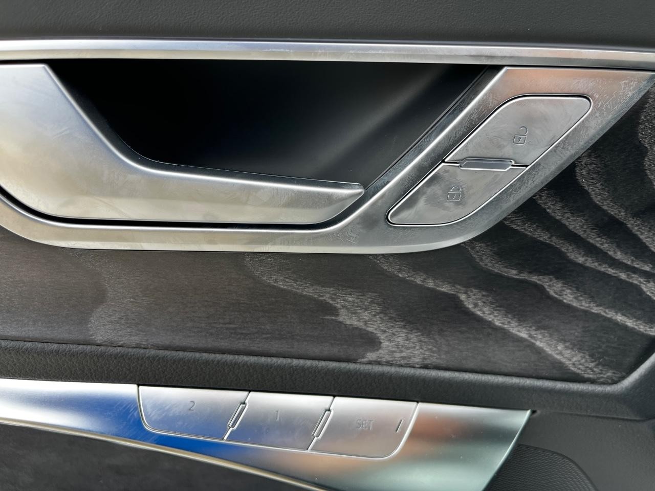 Audi A6 allroad Vehicle Full-screen Gallery Image 21