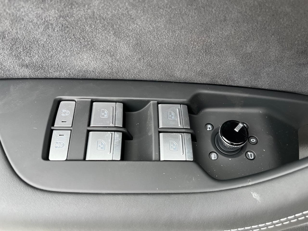 Audi A6 allroad Vehicle Full-screen Gallery Image 22