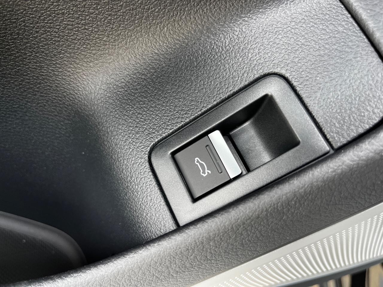 Audi A6 allroad Vehicle Full-screen Gallery Image 24