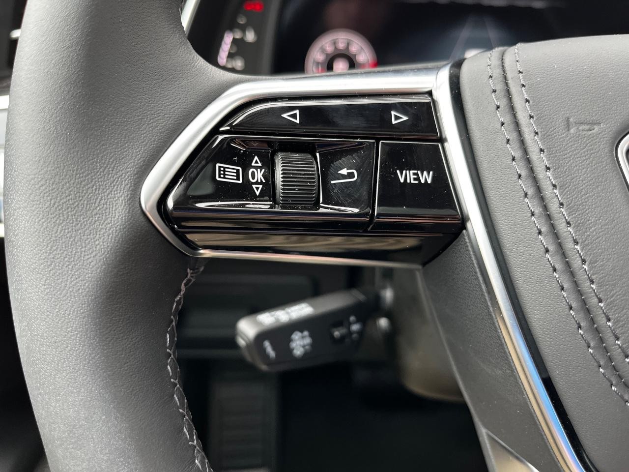 Audi A6 allroad Vehicle Full-screen Gallery Image 27