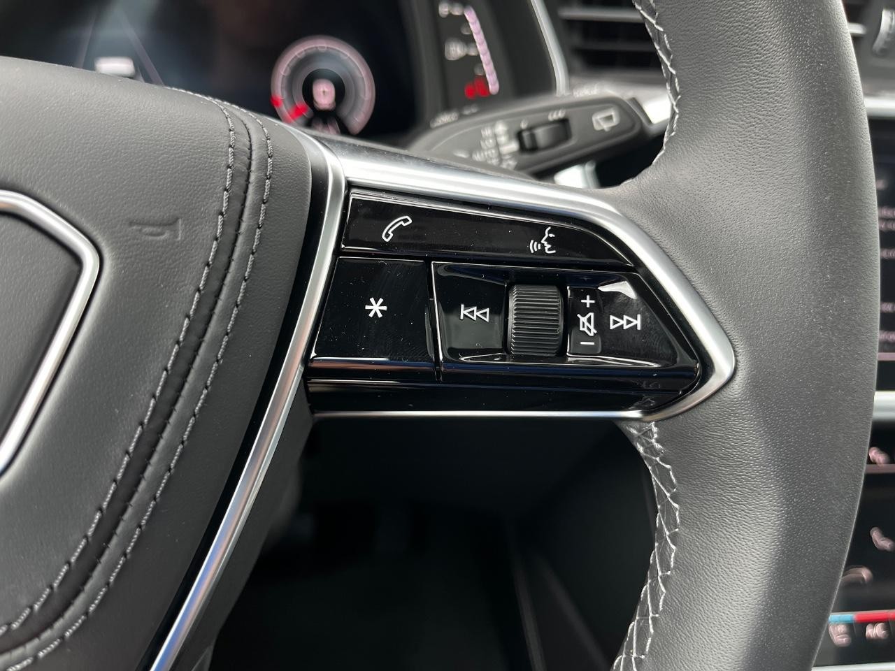 Audi A6 allroad Vehicle Full-screen Gallery Image 29