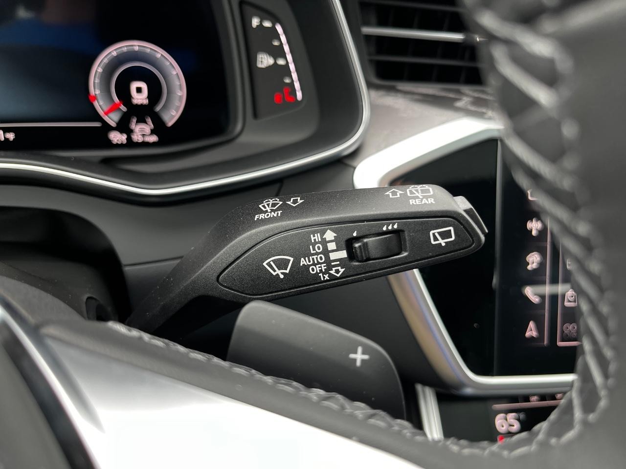 Audi A6 allroad Vehicle Full-screen Gallery Image 30