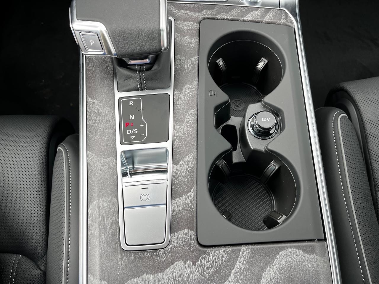 Audi A6 allroad Vehicle Full-screen Gallery Image 32