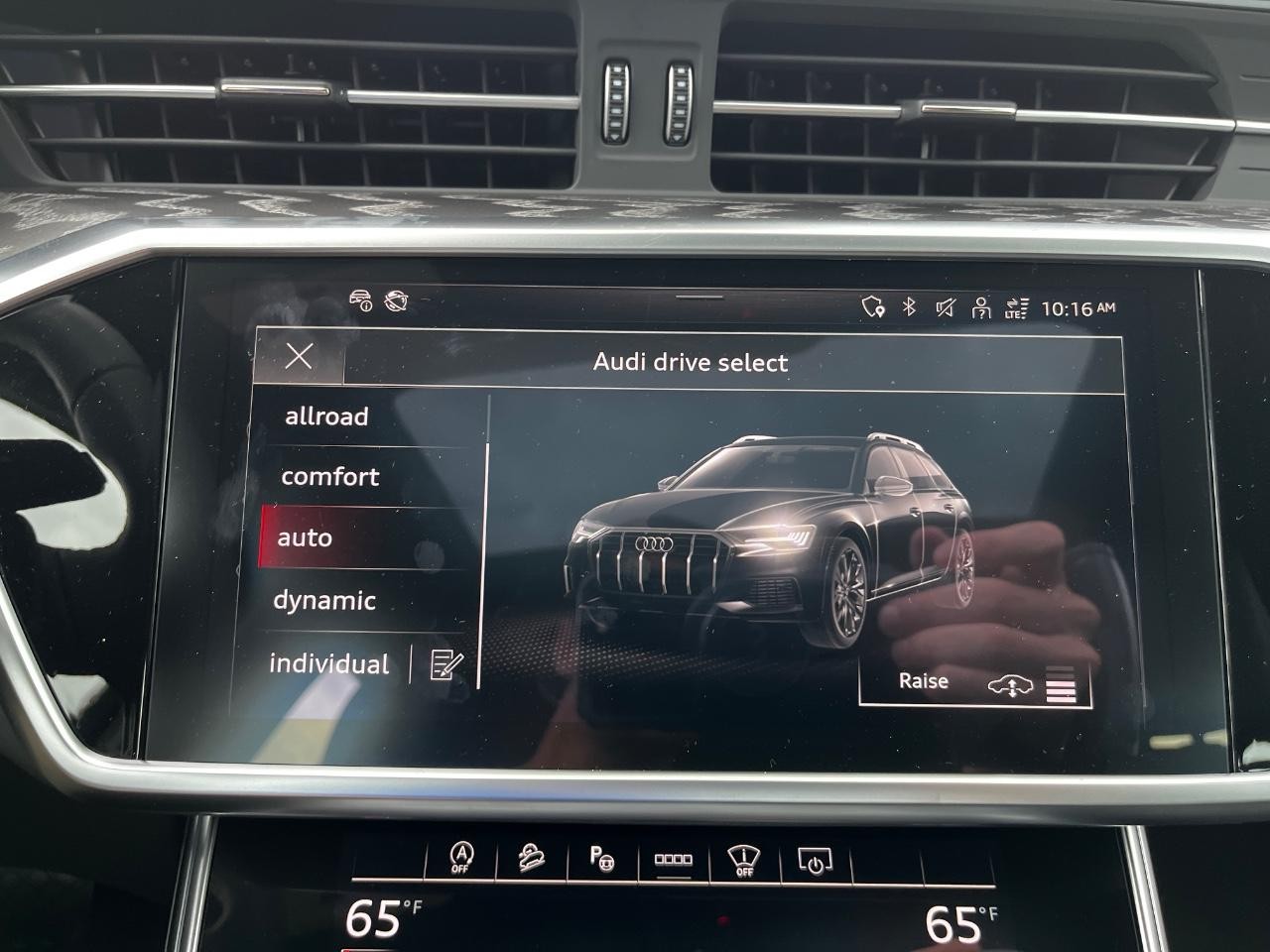 Audi A6 allroad Vehicle Full-screen Gallery Image 35