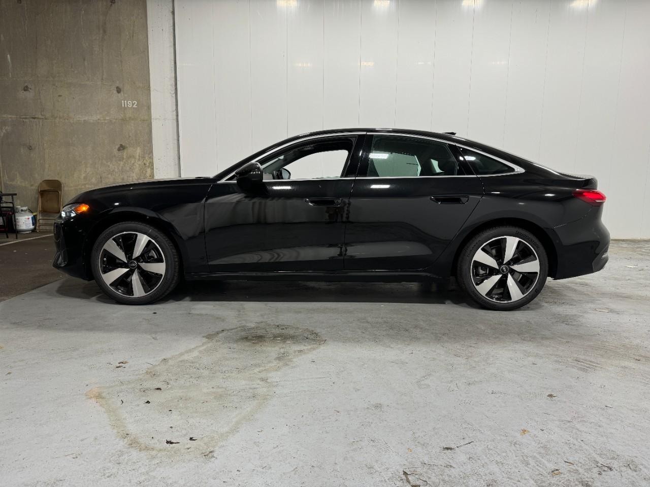 Audi A5 Vehicle Full-screen Gallery Image 2