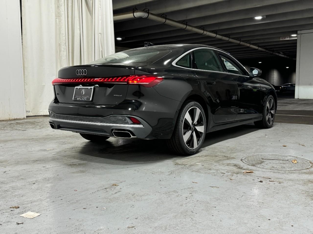 Audi A5 Vehicle Full-screen Gallery Image 4