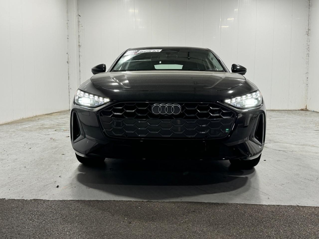 Audi A5 Vehicle Full-screen Gallery Image 7