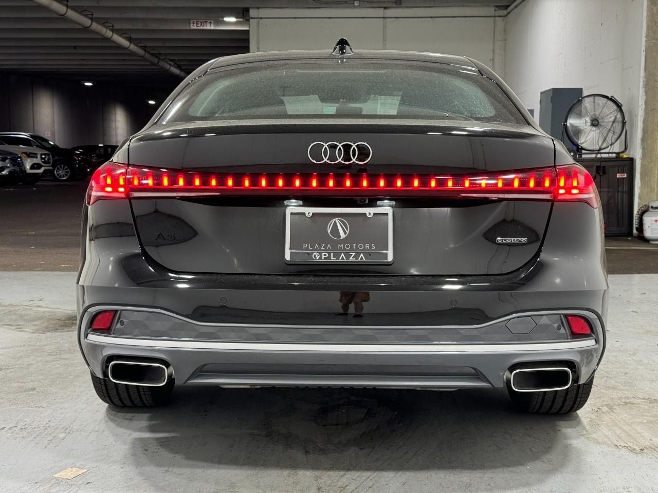 Audi A5 Vehicle Full-screen Gallery Image 9