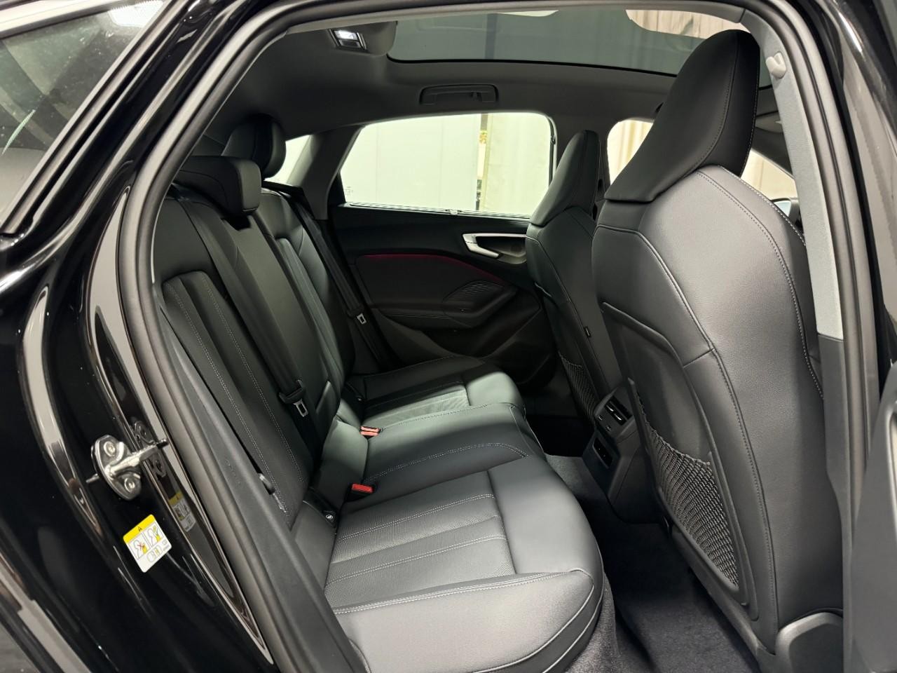 Audi A5 Vehicle Full-screen Gallery Image 10