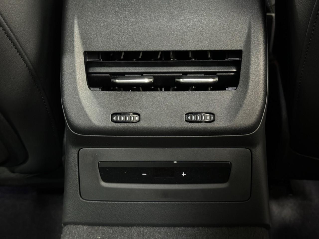 Audi A5 Vehicle Full-screen Gallery Image 11