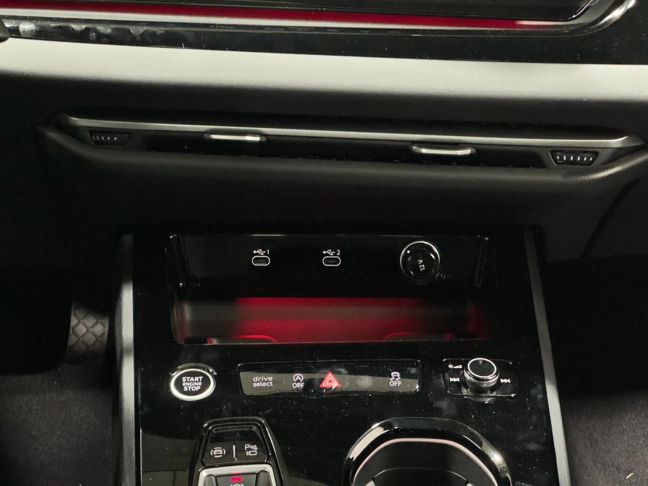 Audi A5 Vehicle Full-screen Gallery Image 16