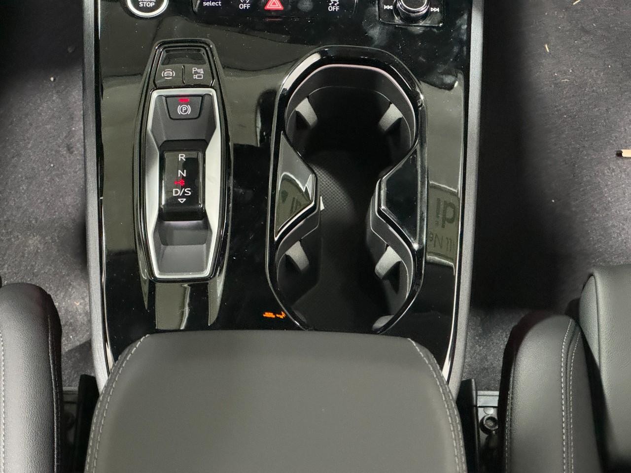 Audi A5 Vehicle Full-screen Gallery Image 17