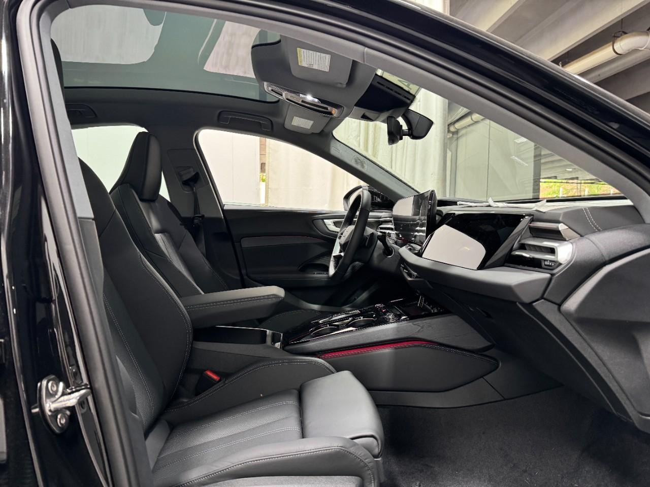 Audi A5 Vehicle Full-screen Gallery Image 19