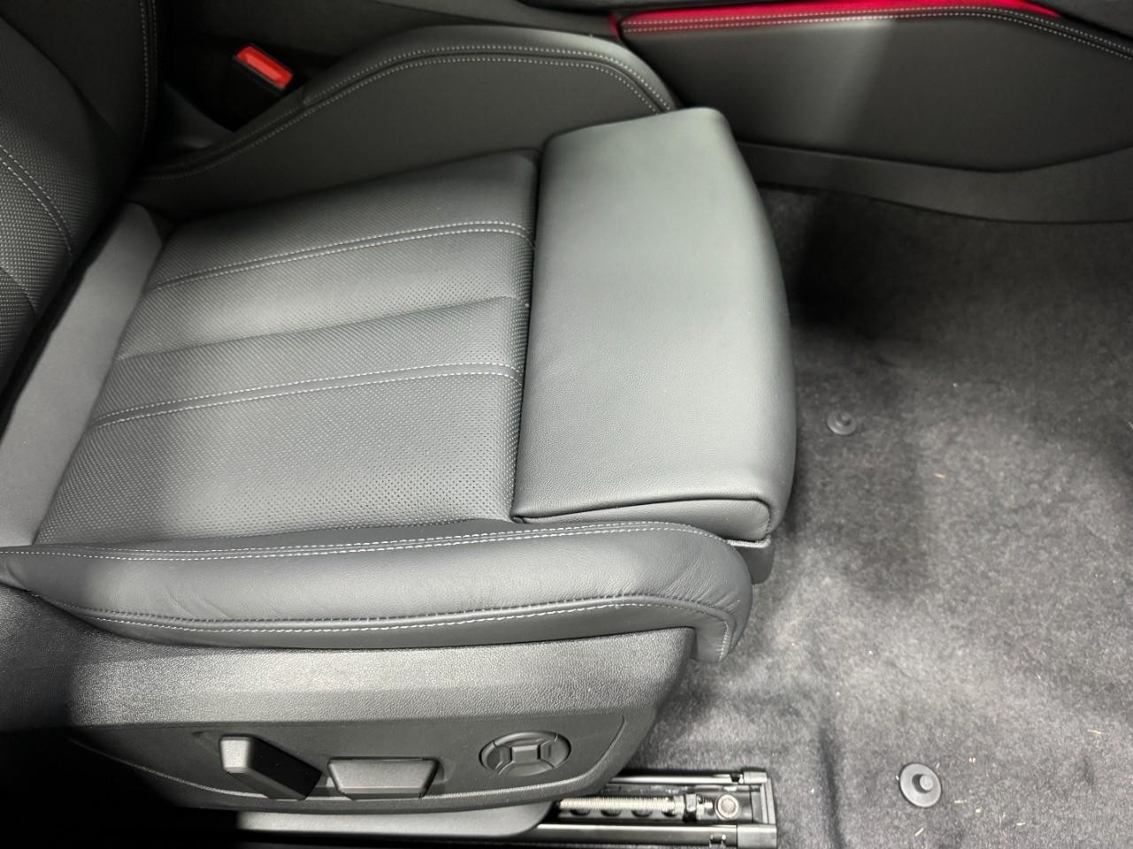 Audi A5 Vehicle Full-screen Gallery Image 20