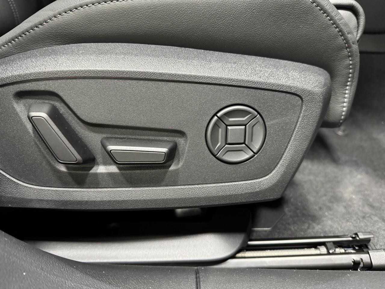 Audi A5 Vehicle Full-screen Gallery Image 21