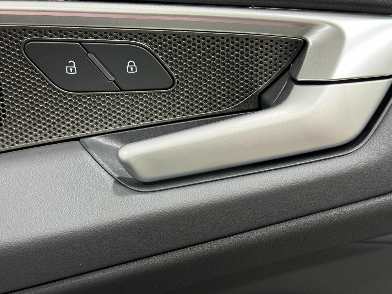 Audi A5 Vehicle Full-screen Gallery Image 22